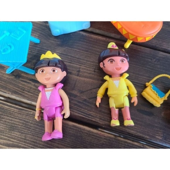 Dora lot - Picture 5 of 9